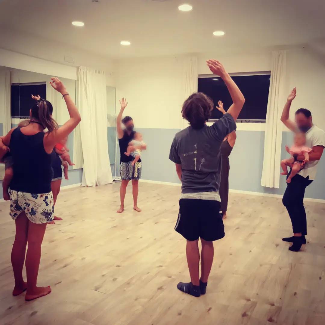 bambini che ballano a musicoterapia Altrimondi